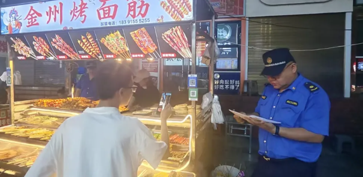 安康市城市管理綜合執(zhí)法支隊(duì)漢濱大隊(duì)老城中隊(duì)：不畏酷暑、堅(jiān)守一線